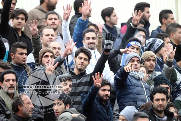 الوعده وفا؛ تجمع اعتراض آمیز هواداران استقلال مقابل وزارت ورزش +تصاویر