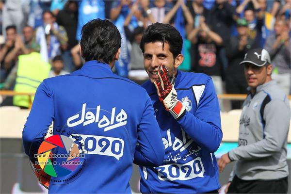 روحیه دادن طالب لو به استقلالی ها و تشویق ذوب آهن از سوی پرسپولیسی ها