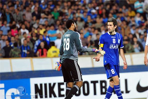 استقلال و پرسپولیس مقابل بازیکن سالاری دو قلو های افسانه ای ایستادند...تبعید هشت های اخمالو!