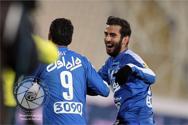 توافق مدافع خبرساز استقلال با ماشین سازی