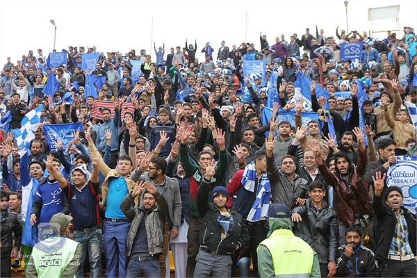 حاشیه دربی 80/ حضور دوستان قلعه نویی در هتل المپیک و نصب استیج در زمین چمن آزادی