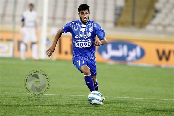 هافبک استقلال لگد زد و اخراج شد!