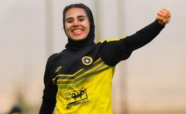 ماجرای شادی گل عاشقانه دختر فوتبالیست ایرانی + عکس