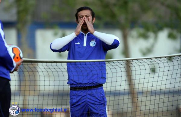 مهاجم جدید استقلال مورد تهدید قرار گرفت: پیامک های مشکوک روی تلفن اولادی