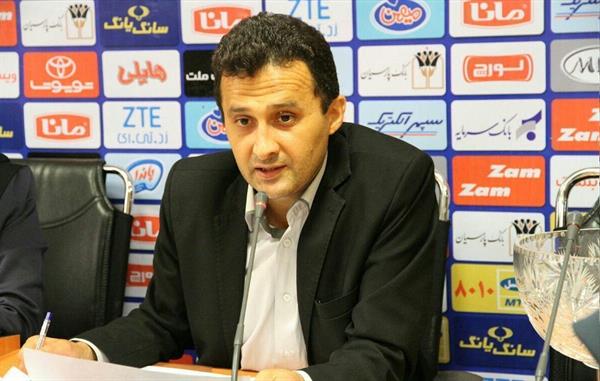 محمودزاده، رئیس کمیته نقل و انتقالات لیگ برتر: داریوش شجاعیان بازیکن استقلال است و می‌تواند تیمش را همراهی کند