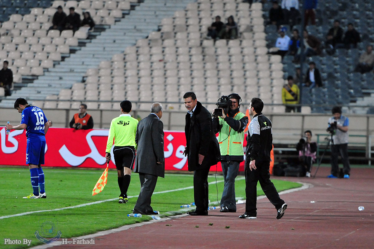 لیگ برتر ایران - دوره دوازدهم - استقلال 1 راه آهن 0 - 20/11/1391 - اعتراض های دنباله دار علی دایی به داور مسابقه !